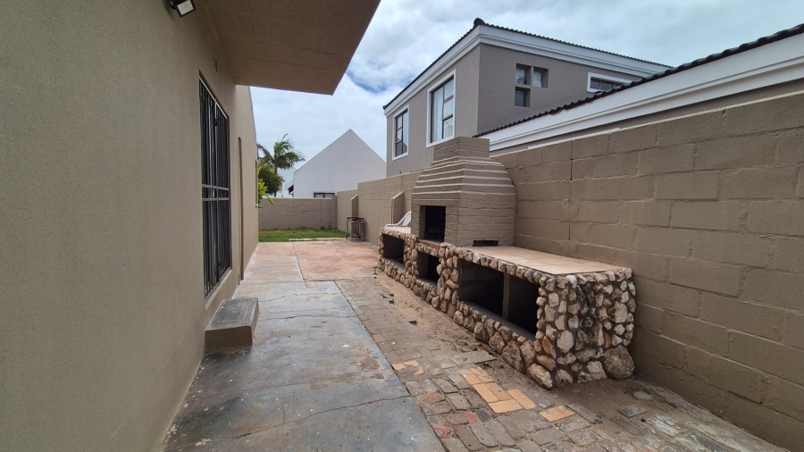 5 Bedroom Property for Sale in Country Club Western Cape